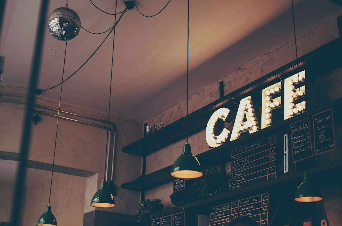 Interior Espresso Bar dan Slow Bar Kala Seduh yang Hangat